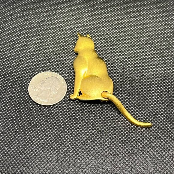 Vintage JJ Jonette Matte Gold Tone Cat Back with Articulating Tail Pin Brooch 3" - Picture 4 of 4
